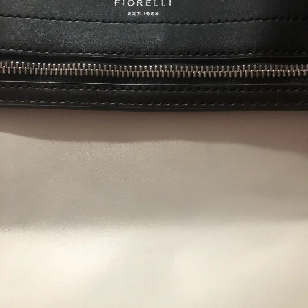 Fiorelli Abbey women’s handbag. Zipper and buckle accents. Detachable strap
